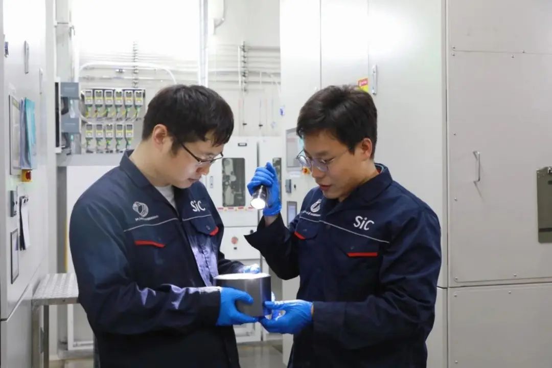 浙大联合实验室制备出厚度达100mm碳化硅单晶