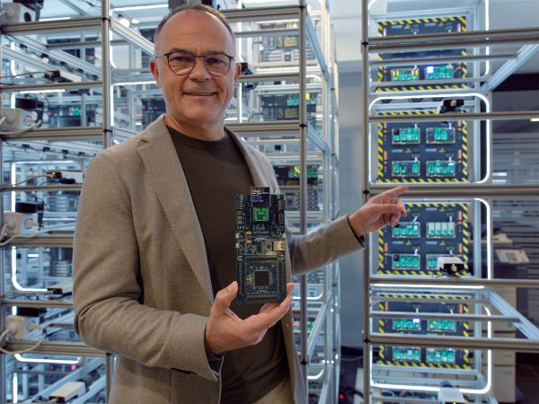 MIKROE与瑞萨签署多年MCU嵌入式开发工具支持协议